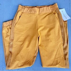 NWT Athleta Textured Brooklyn Jogger 💛